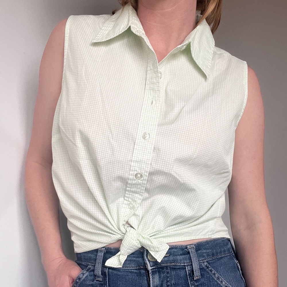 Sleeveless Button-Down Top in Pale Mint Green